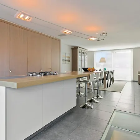 Modern Architectural House 5 Min From Beach With Great Private Garden