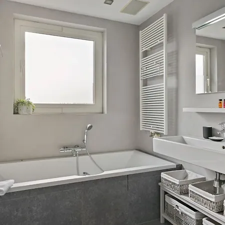 Modern Architectural House 5 Min From Beach With Great Private Garden