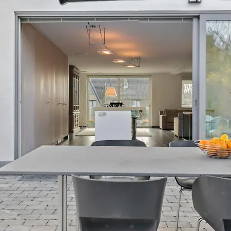 Modern Architectural House 5 Min From Beach With Great Private Garden
