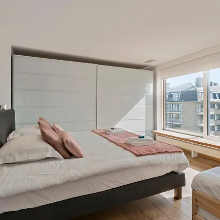 Modern Architectural House 5 Min From Beach With Great Private Garden Ferienhaus