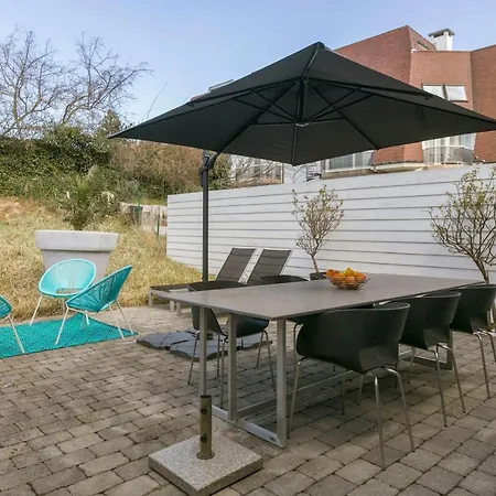 Modern Architectural House 5 Min From Beach With Great Private Garden *